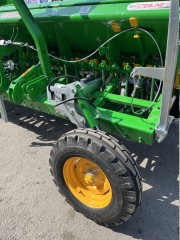 Сеялка зерновая 28-рядная с транспортным устройством