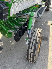 Сеялка зерновая 28-рядная с транспортным устройством